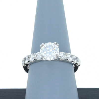 The Complete Guide to Resizing Your Engagement Ring